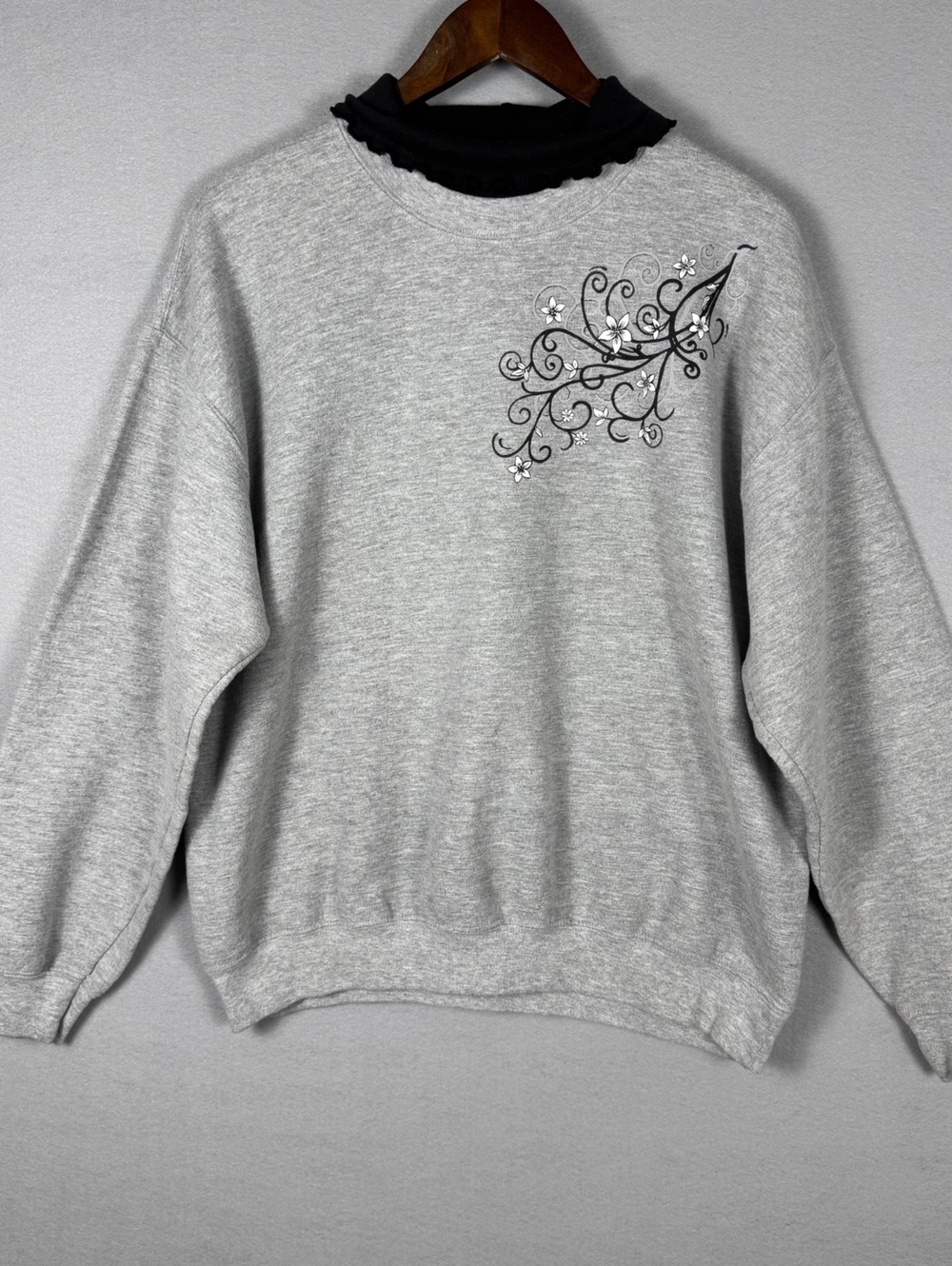 PFI Fashions Women's XL Pullover Sweatshirt Gray Embroidered